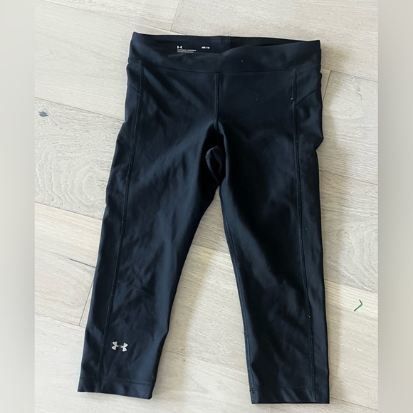 Under Armour Black capris heat gear size medium - Picture 1 of 4